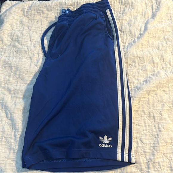 Mens Adidas short and T shirt set size Large - Picture 3 of 3